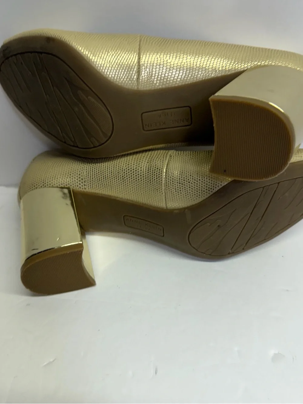 Anne Klein Megan Gold Peep-Toe Block Heel Pumps size 7